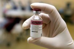 USA a Německem se šíří vadný heparin. Obětí přibývá