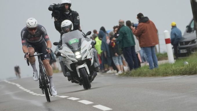 Australan Kaden Groves dojíždí do cíle předposlední etapy