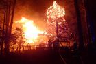 Policie chce vzít do vazby dva ze tří Čechů kvůli zapálení kostela v Třinci