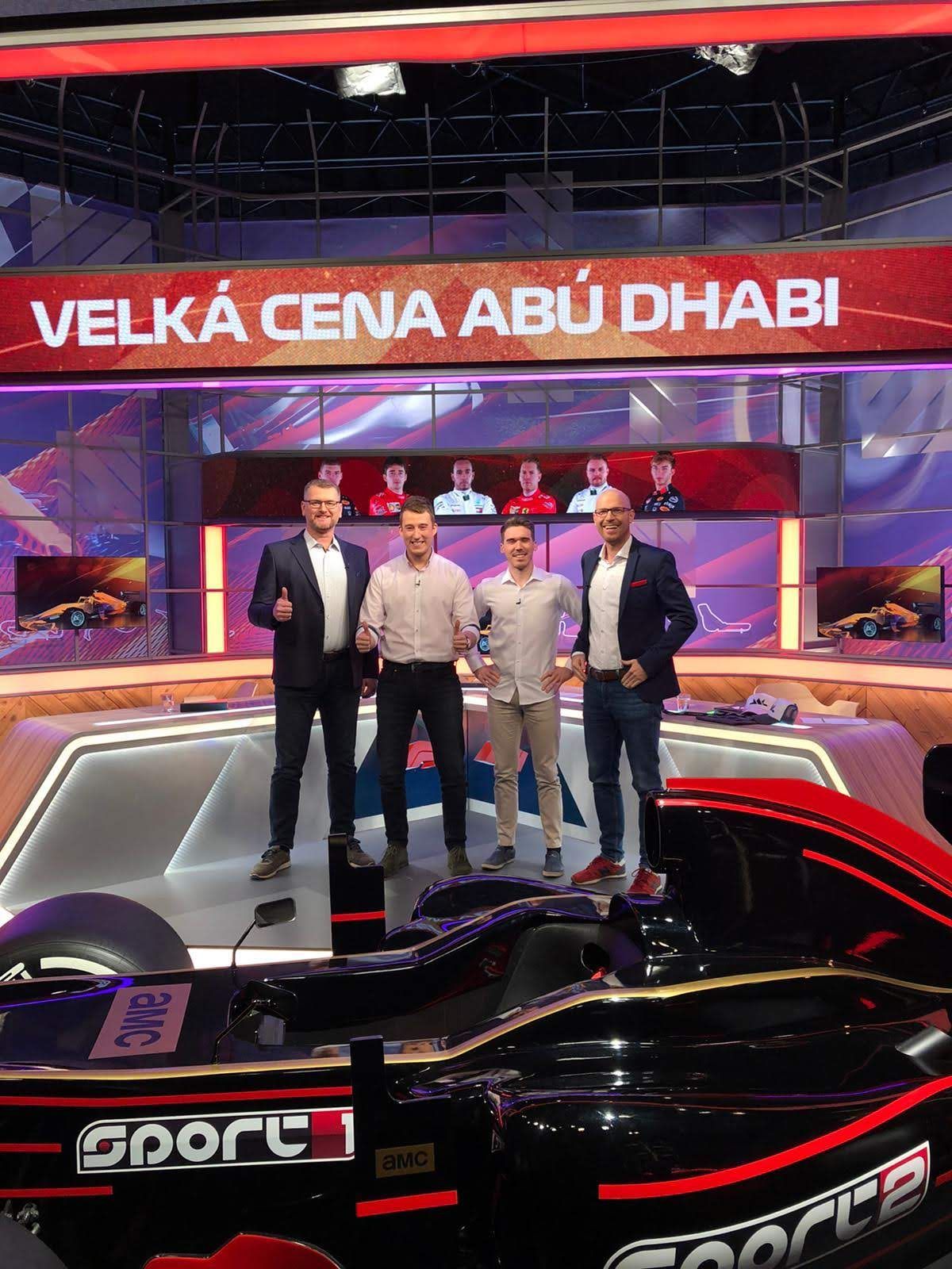 Josef Král (druhý zleva) ve studiu AMC Networks Central Europe pro komentování závodů F1