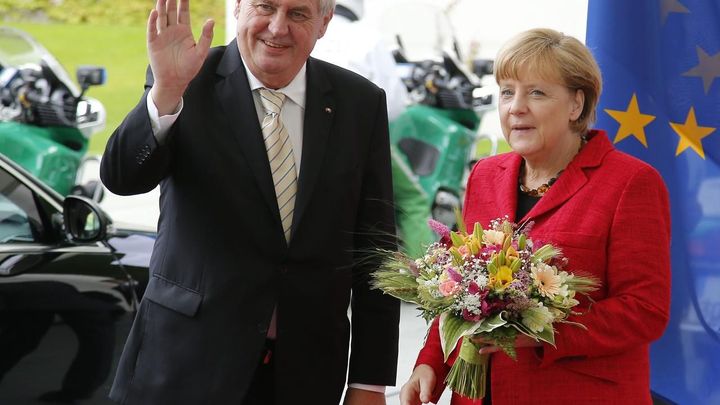 Češi ze světových politiků věří nejvíce Zemanovi, nejméně Merkelové, ukázal průzkum
