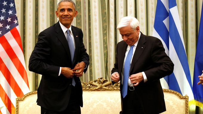 barack Obama už stihl navštívit řecko, na snímku s prezidentem Prokopisem Pavlopoulosem.