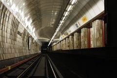 MHD v Praze se mění, víkendové noční metro zřejmě končí