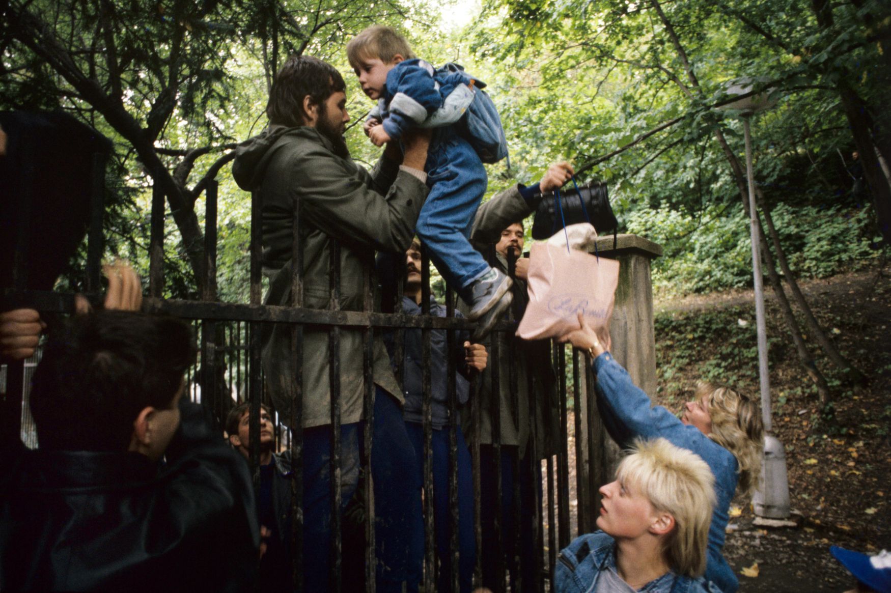 Jednorázové užití / ČTK / Velvyslanectví SR / Praha / 1989