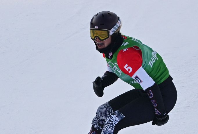 Lindsey Jacobellis v cíli olympijského snowboardcrossu.