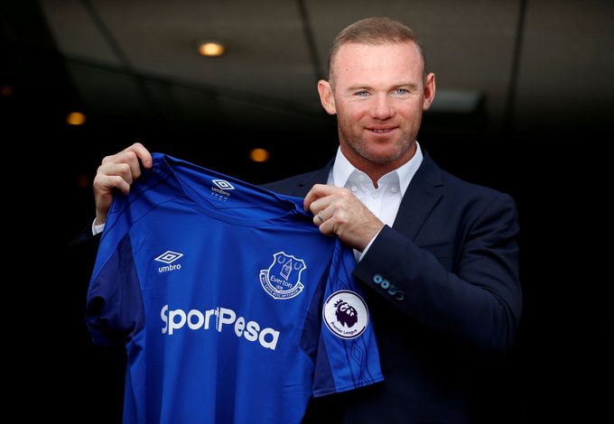 Wayne Rooney přestoupil do Evertonu.