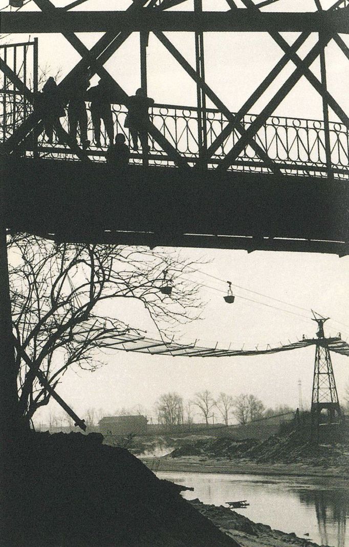 Ukázka z knihy Ondřeje Durczaka „Vzhůru do dolů! - Fotografické album průmyslového a kulturního dědictví uhelného hornictví ostravsko-karvinského revíru“ z roku 2023.