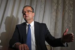 Záchrana bank přijde na 300 miliard eur, kývl Kalousek