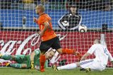 Slováci věděli už dřív, že nepostoupí. Sedm minut před koncem jim dal gól na 0:2 Sneijder po nahrávce Kuyta.