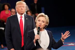 Trump s Clintonovou podruhé v ringu: On by ji poslal za mříže, za něj prý bojuje Putin