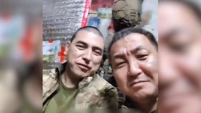 "Bojujeme za Rusko a není mezi námi jediný Rus," popisují vojáci etnických menšin na videu