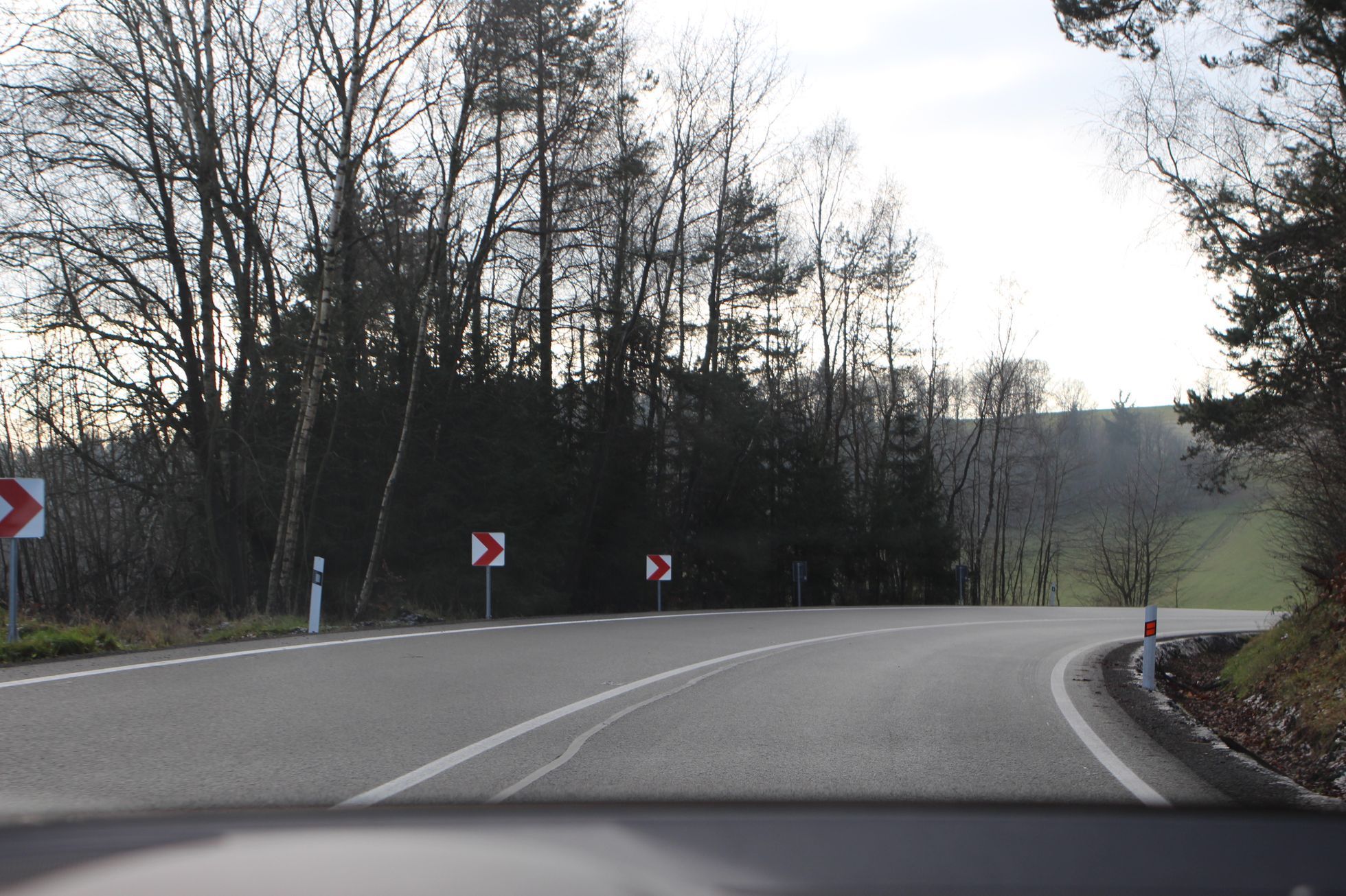 Test silnice 1/43 - prosinec 2014-zatáčka bez svodidel