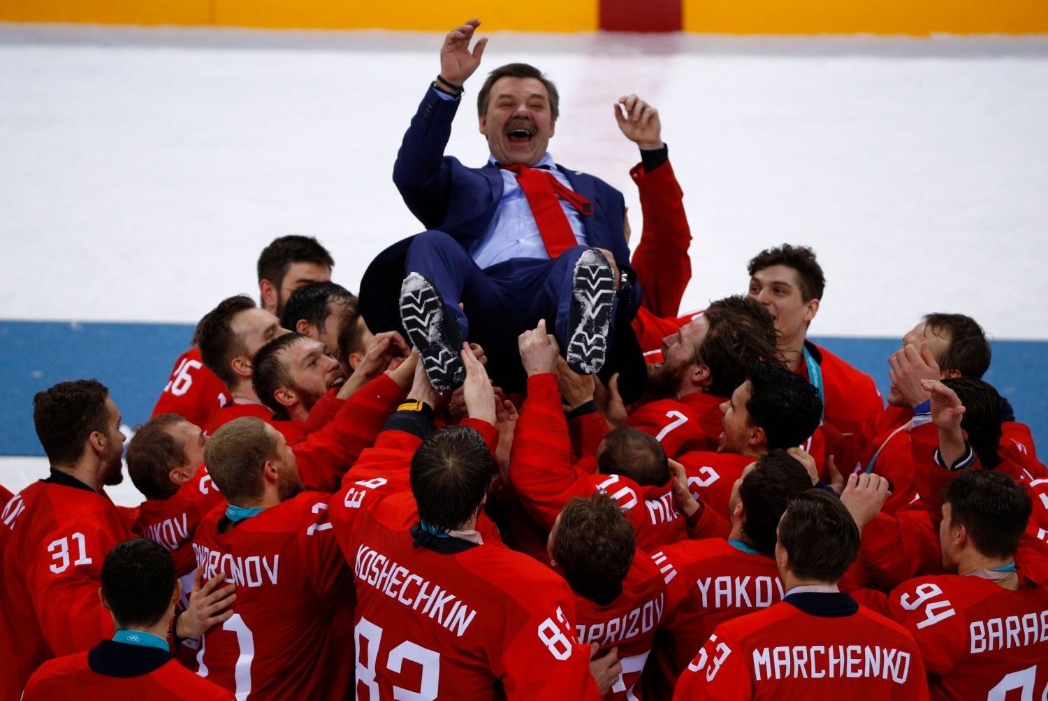 Rusové slaví vítězství ve finále s Německem na ZOH 2018: Oleg Znarok