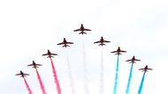 Akrobatický tým Red Arrows před startem VC Británie F1 2025