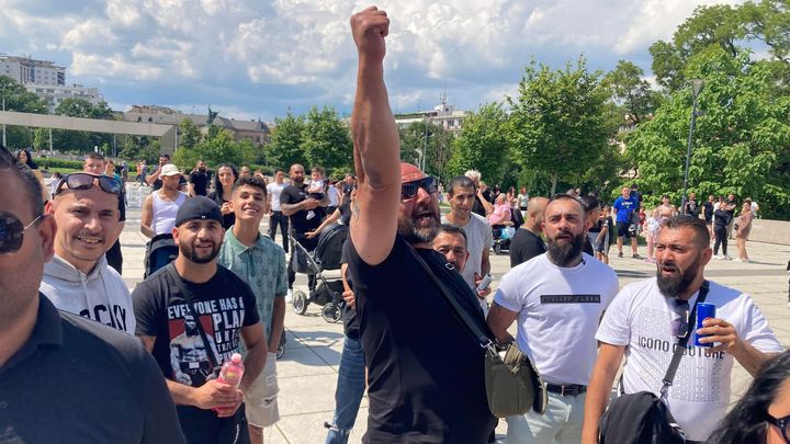 Neuplatňujme kolektivní vinu na Ukrajince, uklidňoval řečník rozčilené Romy v Brně