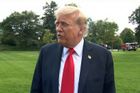 Trump oznámil nová vysoká cla na léky, nábytek a nákladní automobily
