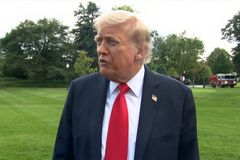 Trump oznámil nová vysoká cla na léky, nábytek a nákladní automobily