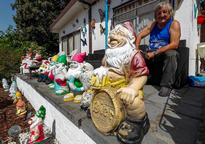 Sbírka trpaslíků Belgičana Gilbert Rassarta ve vesnici Avennes.