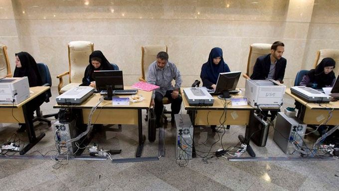 Volby v Íránu se blíží, kandidáti se hlásí