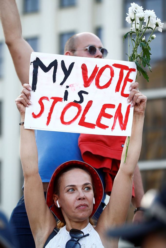 Protivládní demonstrace po prezidentských volbách v Minsku.