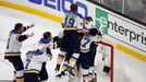 7. finále NHL 2018/19, Boston - St. Louis: Hokejisté St. Louis oslavují zisk Stanley Cupu.