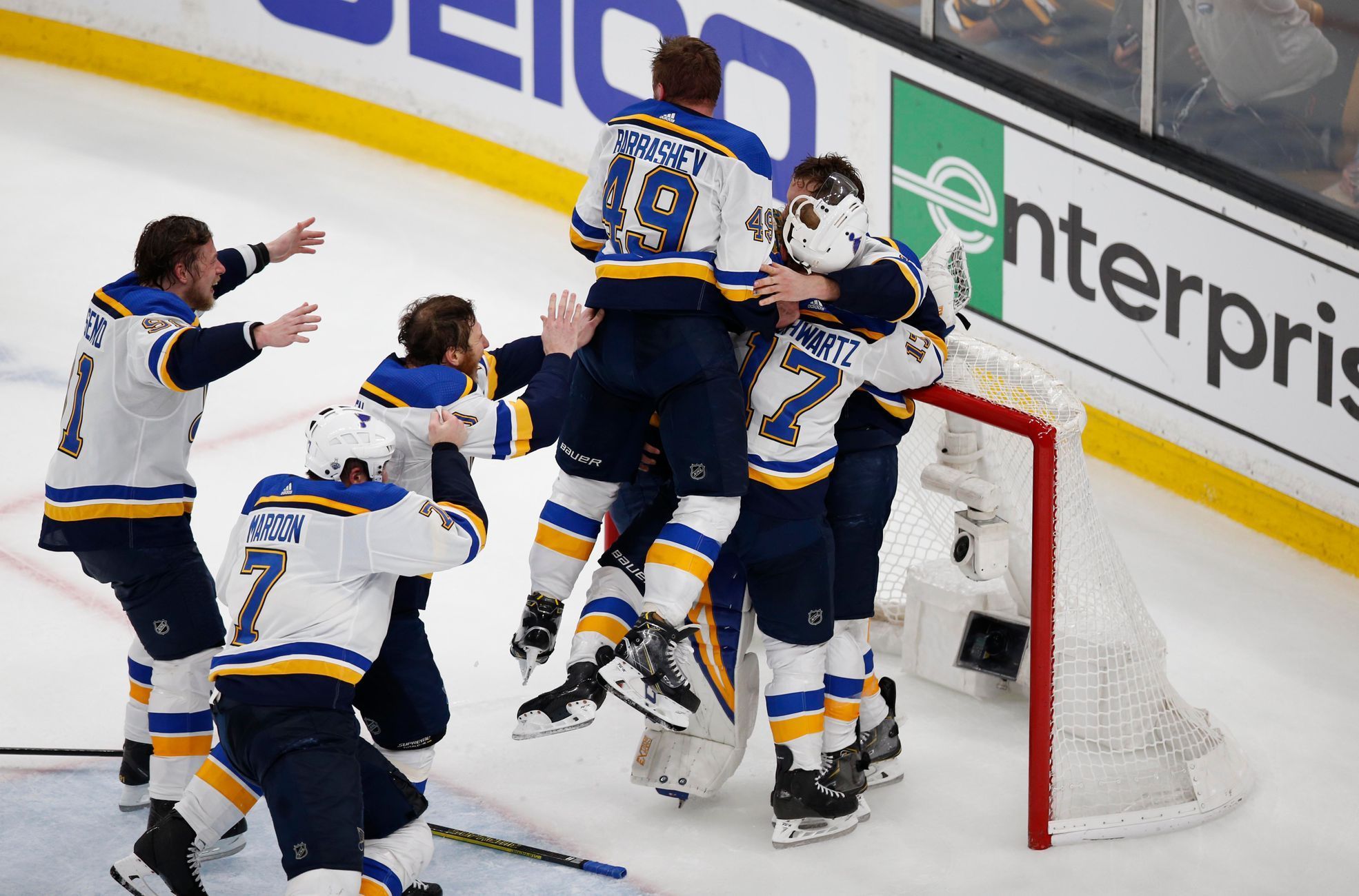 7. finále NHL 2018/19, Boston - St. Louis: Hokejisté St. Louis oslavují zisk Stanley Cupu.