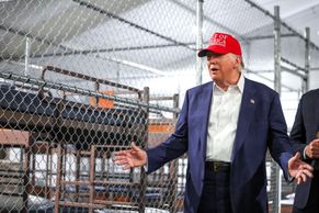 Alcatraz pod dohledem aligátorů. Trump otevírá detenční pevnost ve floridské bažině