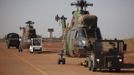 French helicopters arrive at an air base in Bamako, Mali January 16, 2013. French troops launched their first ground assault against Islamist rebels in Mali on Wednesday in a broadening of their operation against battle-hardened al Qaeda-linked fighters who have resisted six days of air strikes. REUTERS/Joe Penney (MALI - Tags: MILITARY POLITICS CONFLICT TRANSPORT) Published: Led. 16, 2013, 5:35 odp.