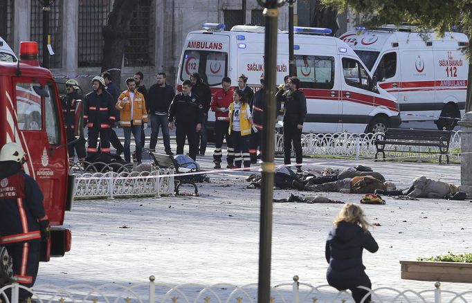 U Modré mešity na istanbulském náměstí Sultanahmet došlo k mohutné explozi.