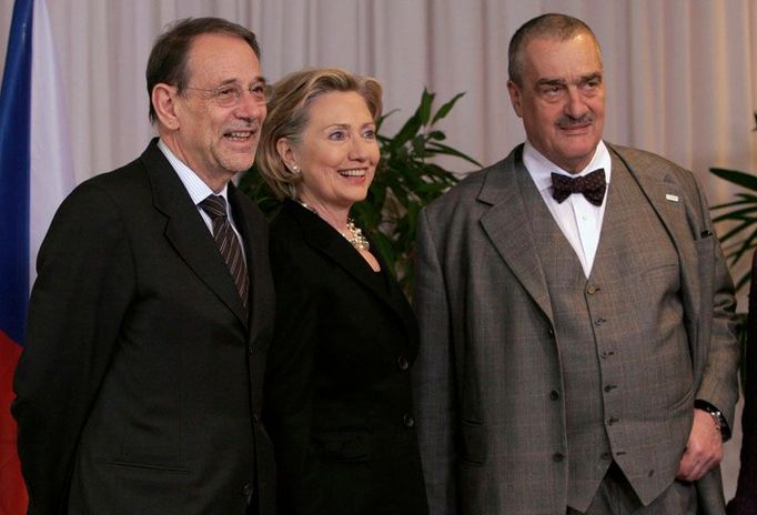 Karel Schwarzenberg ve společnosti Javiera Solany a Hilary Clintonové.