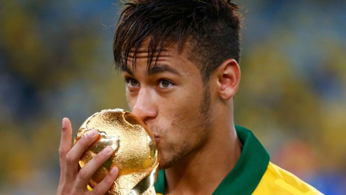 Hvězdný brazilský útočník Neymar byl opět u všeho. Druhý gól vstřelil a u prvního a třetího asistoval.