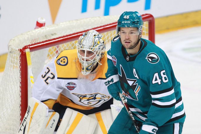 Tomáš Hertl a Kevin Lankinen