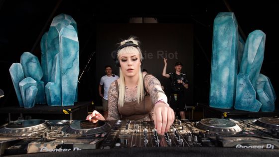 Obrazem: V Milovicích tančí tisíce lidí. Začal největší festival žánru drum and bass