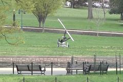U Kongresu přistálo malé letadlo. Policie zadržela pošťáka