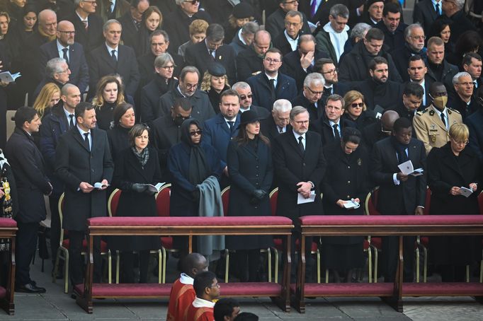 Česká delegace na pohřbu Benedikta XVI.