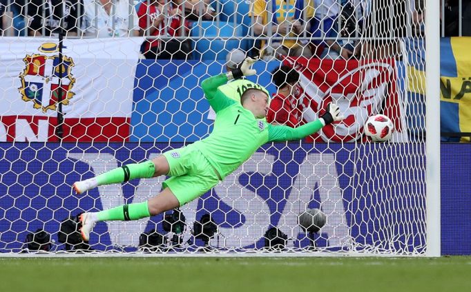 Jordan Pickford  v zápase Švédsko - Anglie na MS 2018