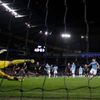 Manchester City - Plzeň (Agüero proměňuje penaltu)