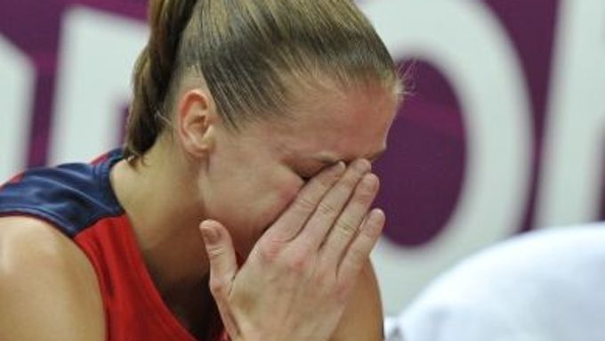 Kateřina Elhotová po vyřazení ve čtvrtfinále olympijského turnaje v Londýně od Francie.