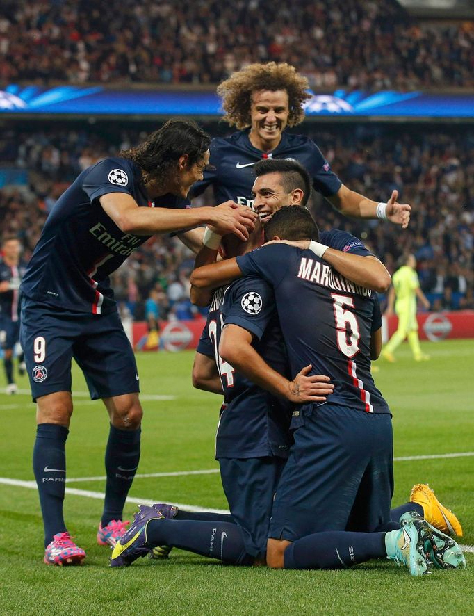 Hráči PSG (Verratti, Marquinhos, Cavani) slaví gól proti Barceloně