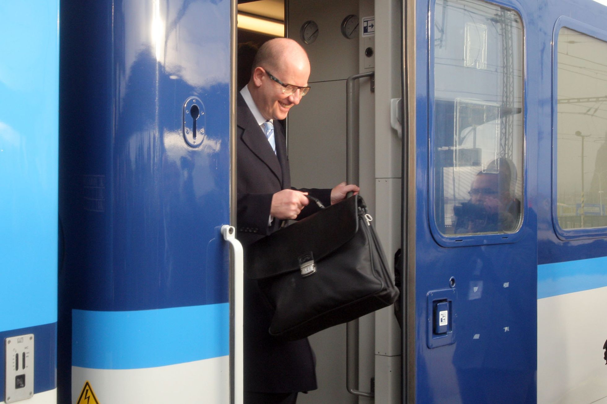 Vláda přijela vlakem do Ústí rozhodovat o limitech