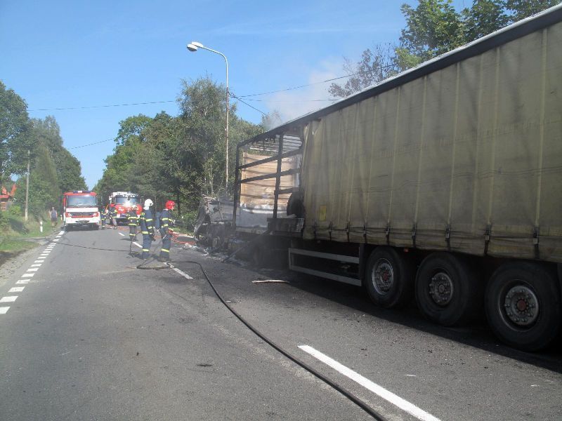 U Rožnova pod Radhoštěm hořel kamion