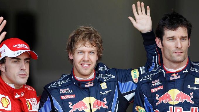 Sebastian Vettel se raduje ze svého vítězství v kvalifikaci