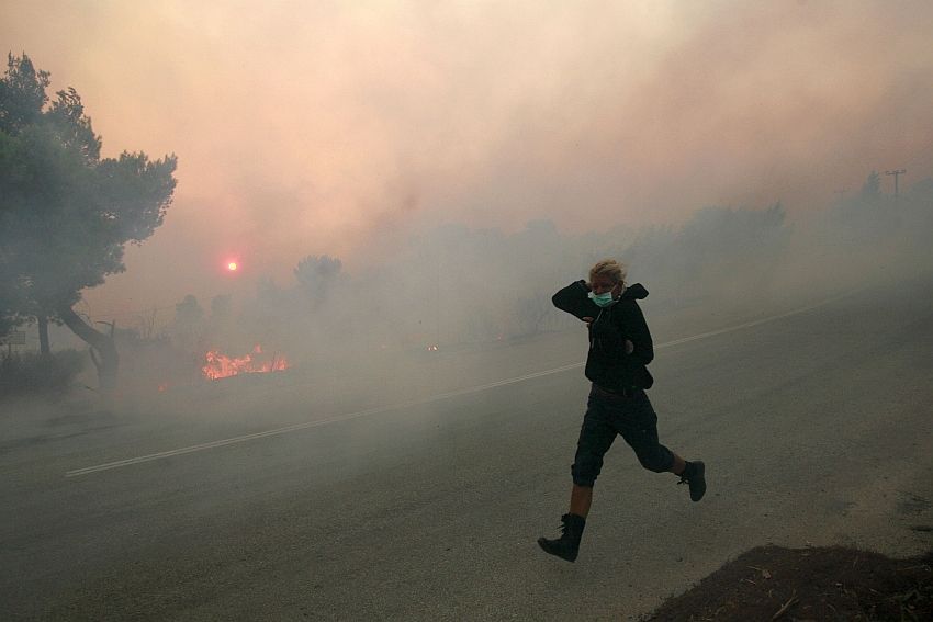 Okolí Atén sužují rozsáhlé požáry