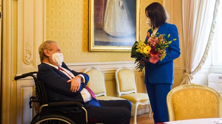 Zeman popřál Cichanouské úspěch v boji s diktátorem, ocenil její odvahu; Zdroj foto: Twitter Jiřího Ovčáčka
