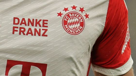 Poděkování legendě Franzi Beckenbauerovi od mnichovského Bayernu