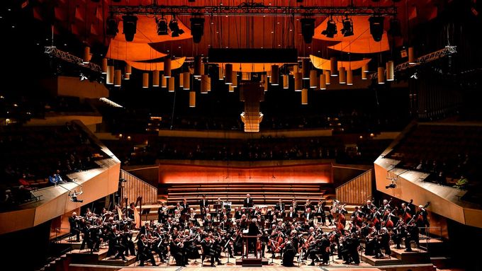 Snímek ze středečního vystoupení České filharmonie v sále Berlínské filharmonie.