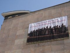 Na Lidickém náměstí přišli extremisté v dubnu připomenout oběti náletů na Ústí nad Labem. Město jim ukázalo záda, včetně lidických dětí
