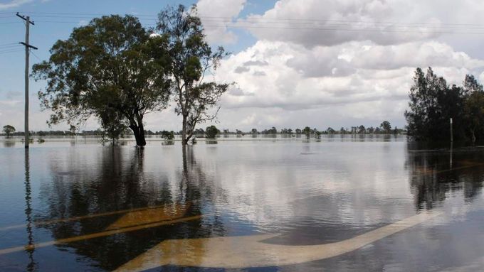 Záplavy nevídaných rozměrů devastují Austrálii