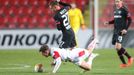 Lukáš Provod a Florian Wirtz v zápase Evropské ligy Slavia Praha - Bayer Leverkusen