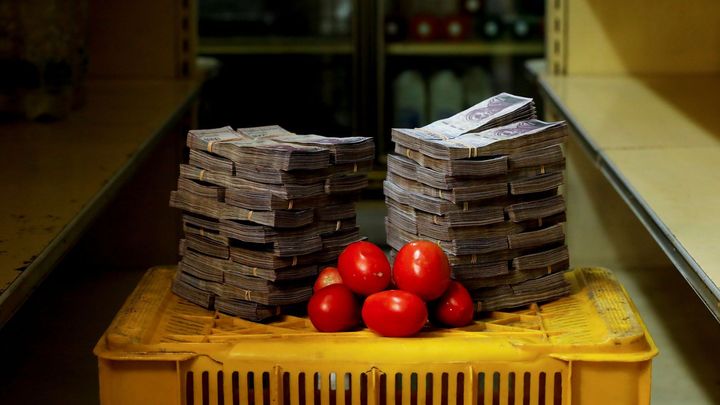 Venezuela znovu škrtá nuly na svých bankovkách, tentokrát jich zmizí šest; Zdroj foto: Reuters